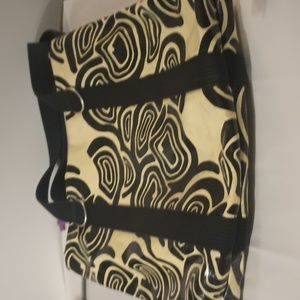 FOSSIL LARGE T0TE BLACK & cream canvas. Good condition.